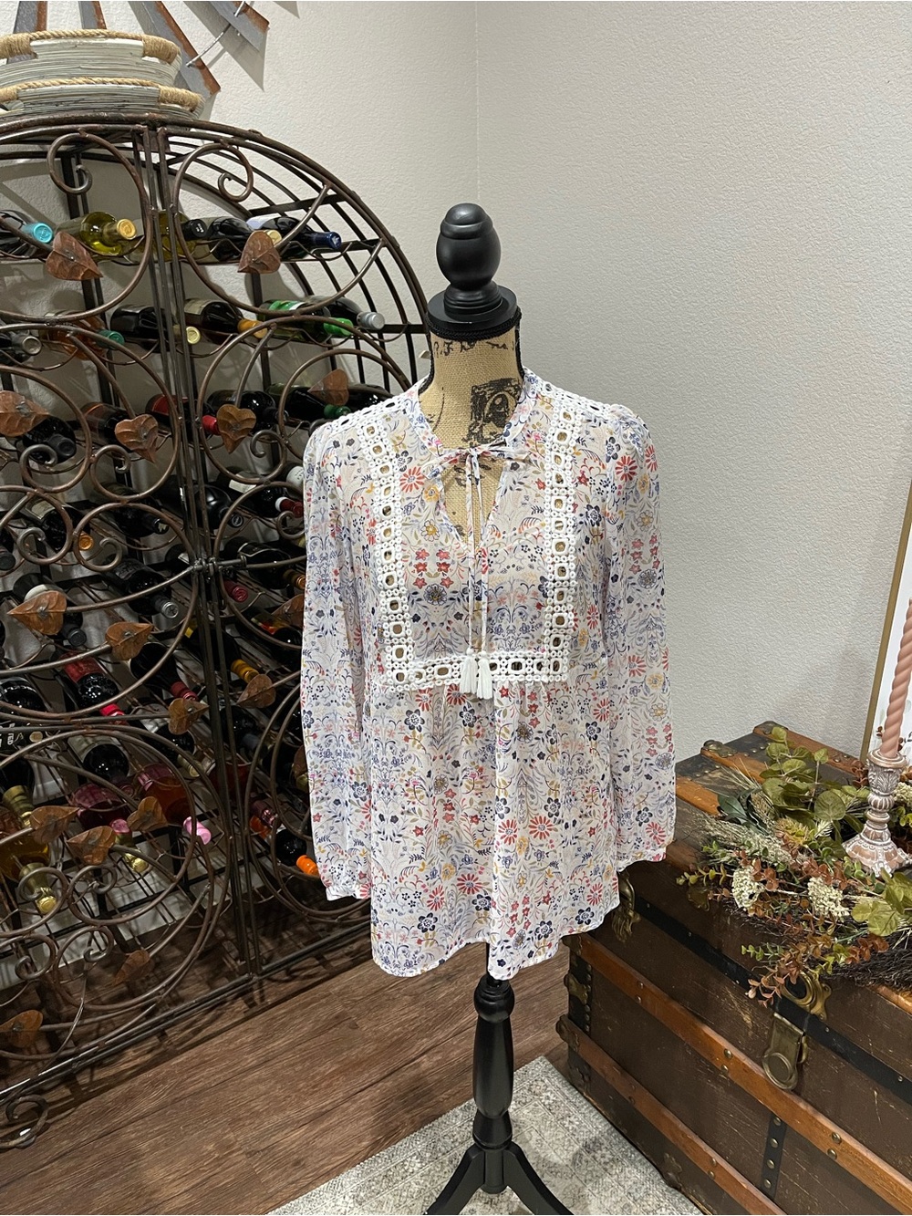 LC Lauren Conrad White Floral Lace-Trim Peasant Blouse